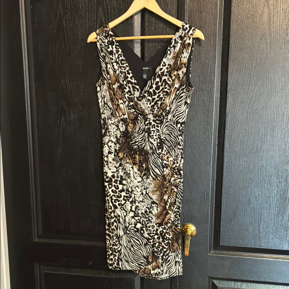 NWOT Alfani size 10 Print Sleeveless Dress designed to flatter